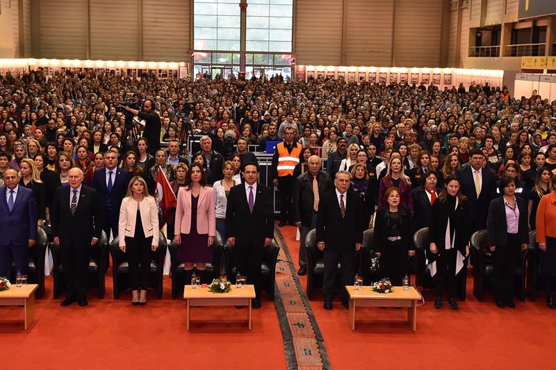 Böyle olur İzmir’de kadın kutlaması