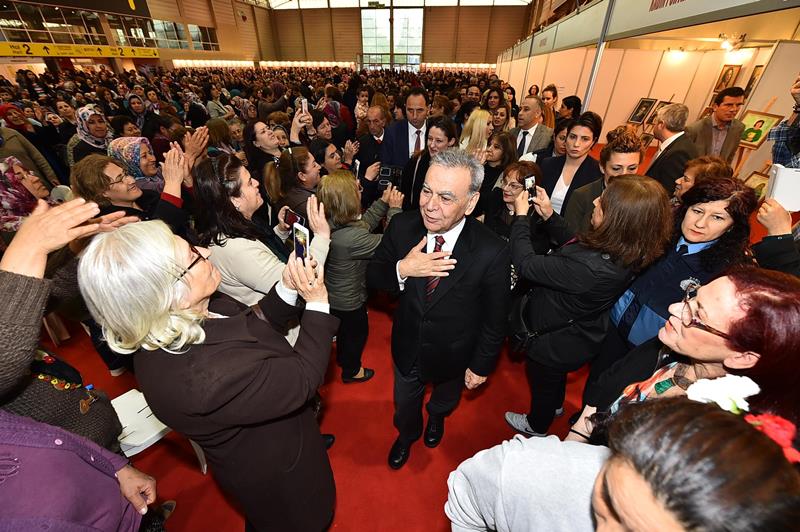 Böyle olur İzmir’de kadın kutlaması