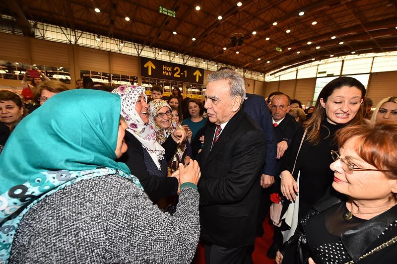 Böyle olur İzmir’de kadın kutlaması