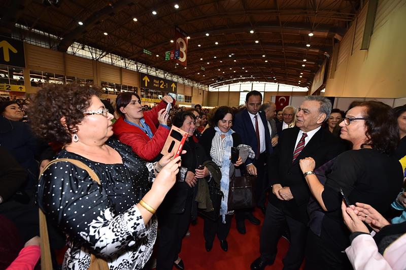 Böyle olur İzmir’de kadın kutlaması