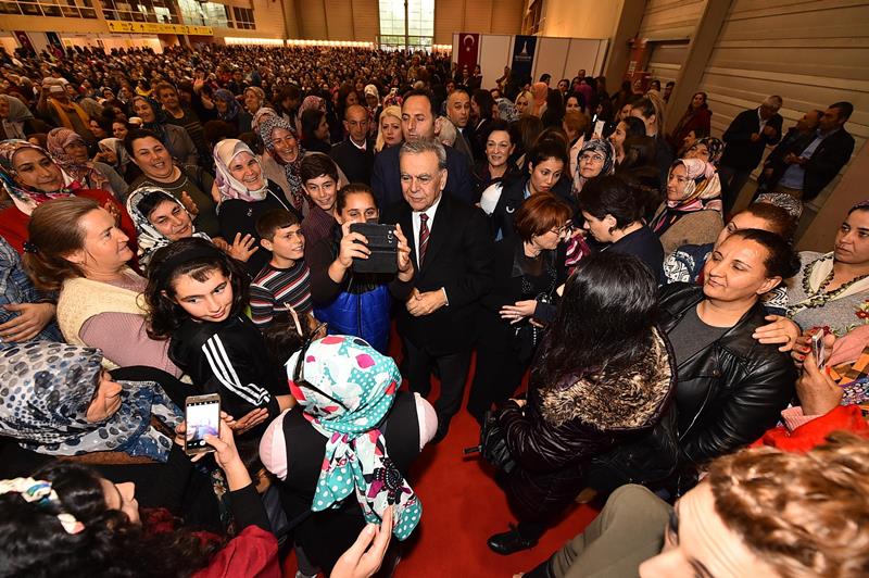 Böyle olur İzmir’de kadın kutlaması
