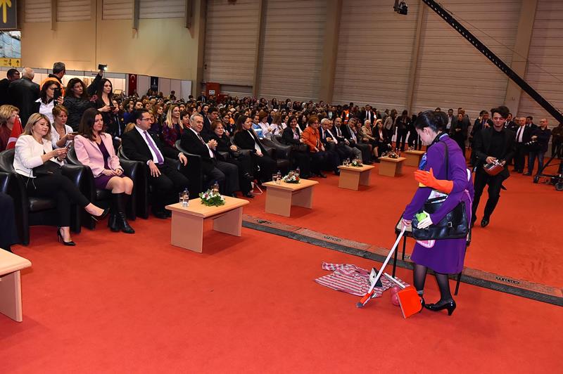 Böyle olur İzmir’de kadın kutlaması