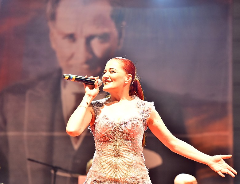 İzmirli kadınlar böyle kutladı