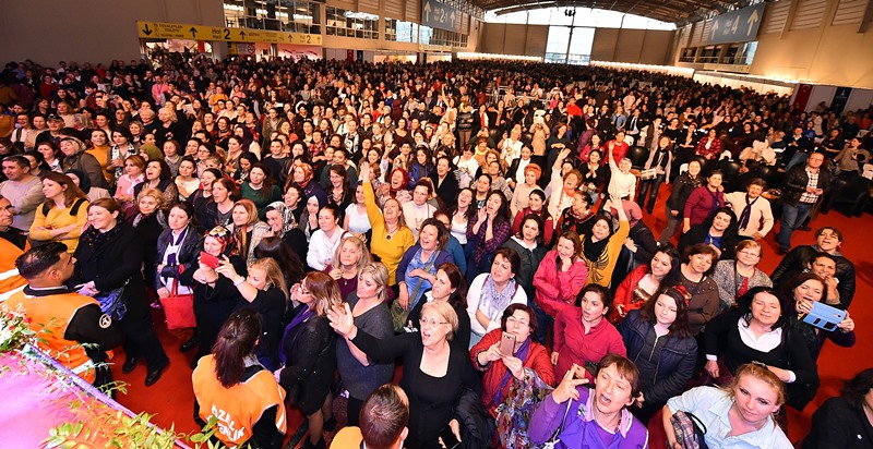 İzmirli kadınlar böyle kutladı