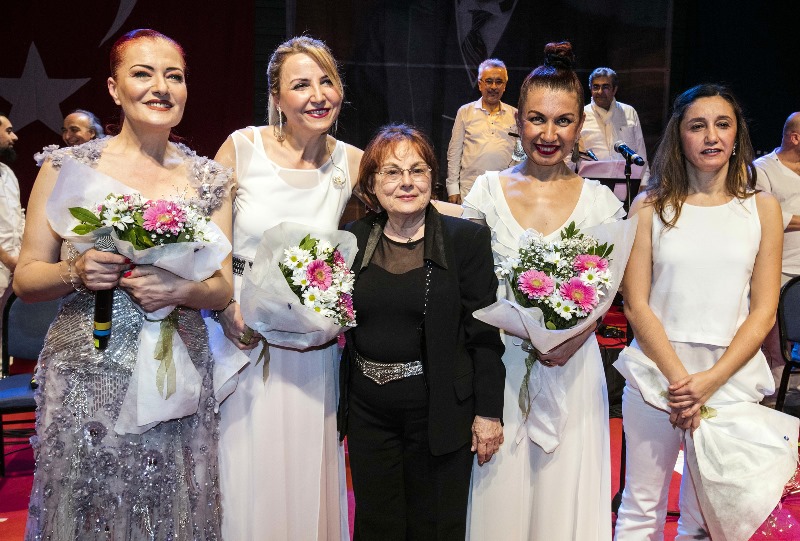 İzmirli kadınlar böyle kutladı
