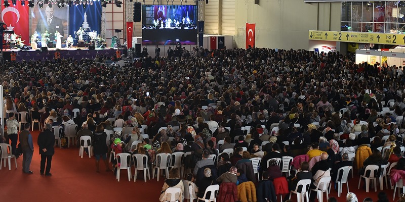 İzmirli kadınlar böyle kutladı