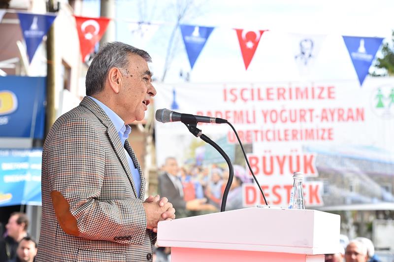 Kocaoğlu, Ödemiş'te üreticileri sevindirdi