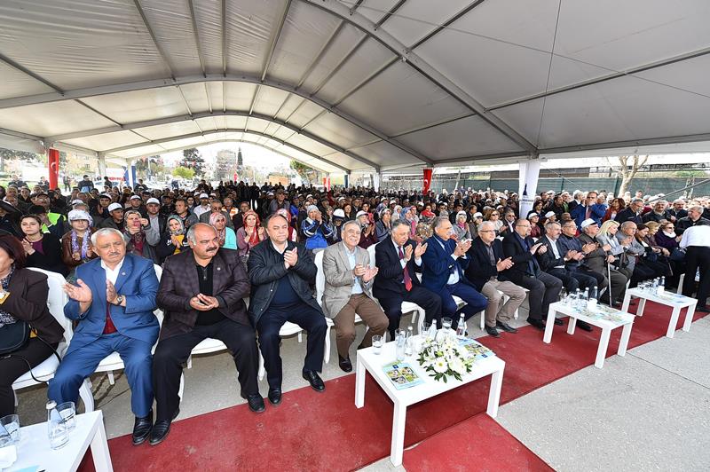 Kocaoğlu, Ödemiş'te üreticileri sevindirdi