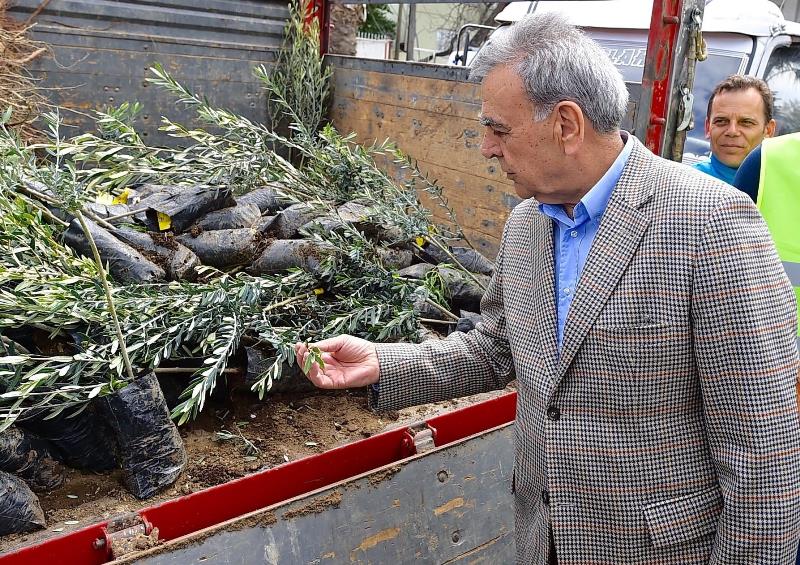 Kocaoğlu, Ödemiş'te üreticileri sevindirdi