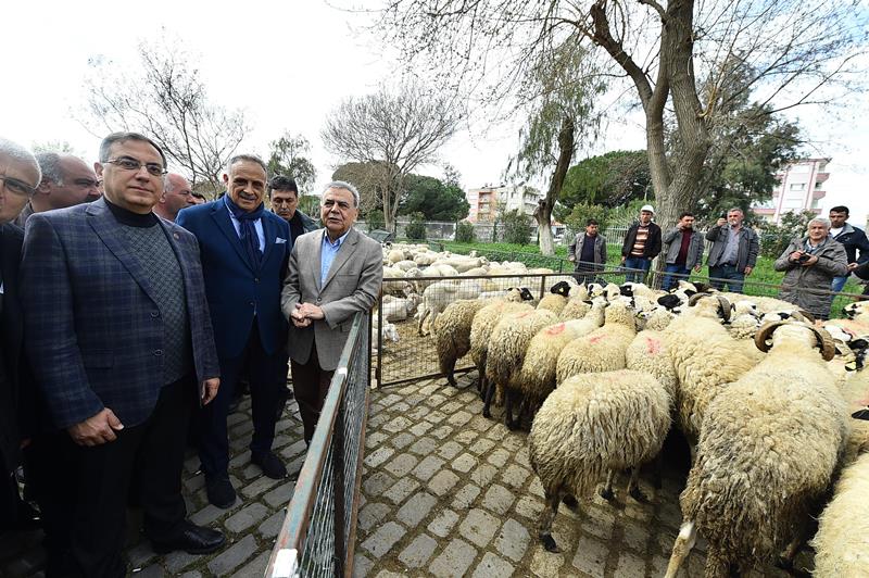 Kocaoğlu, Ödemiş'te üreticileri sevindirdi