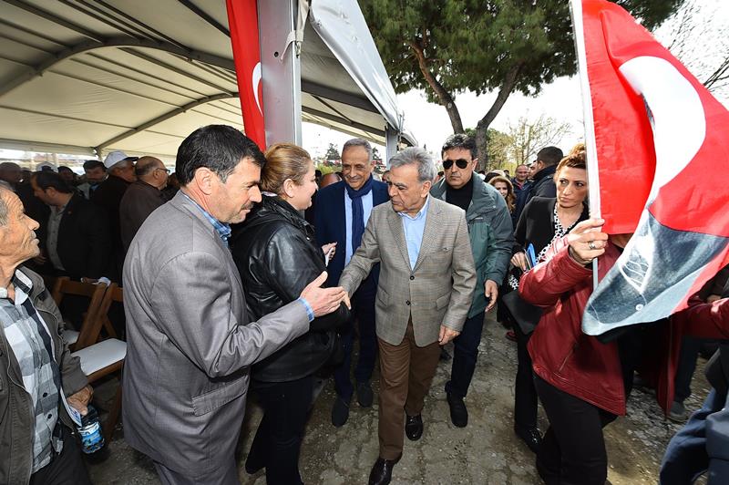 Kocaoğlu, Ödemiş'te üreticileri sevindirdi
