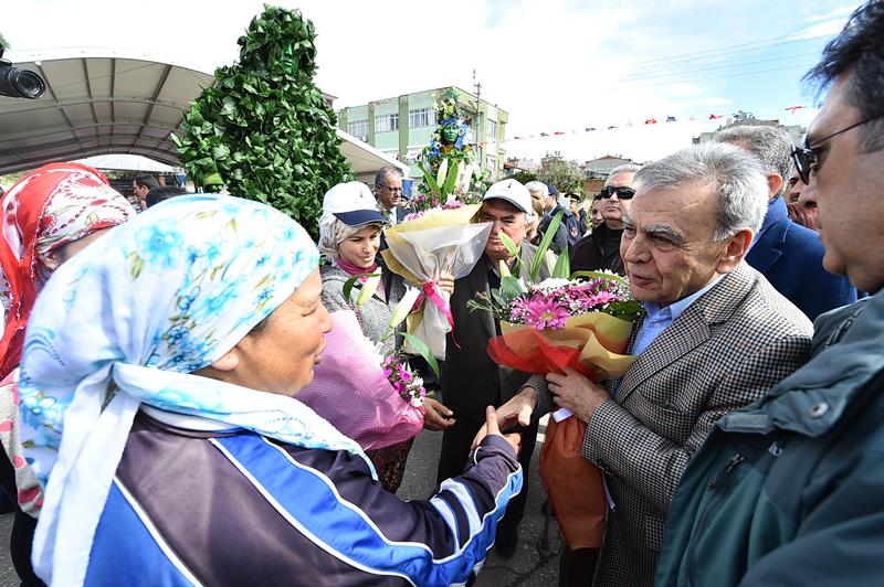 Kocaoğlu, Ödemiş'te üreticileri sevindirdi