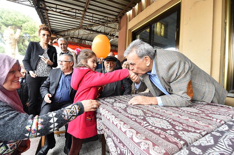 Kocaoğlu, Ödemiş'te üreticileri sevindirdi