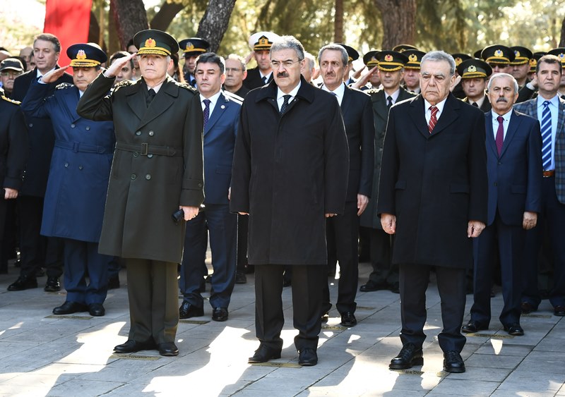 Minnetle, şükranla, rahmetle...