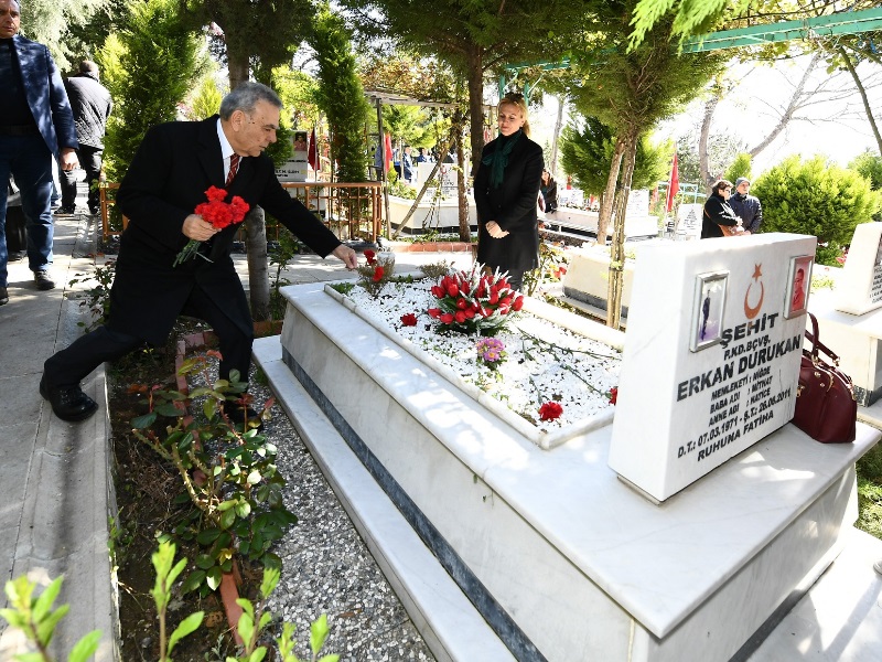Minnetle, şükranla, rahmetle...