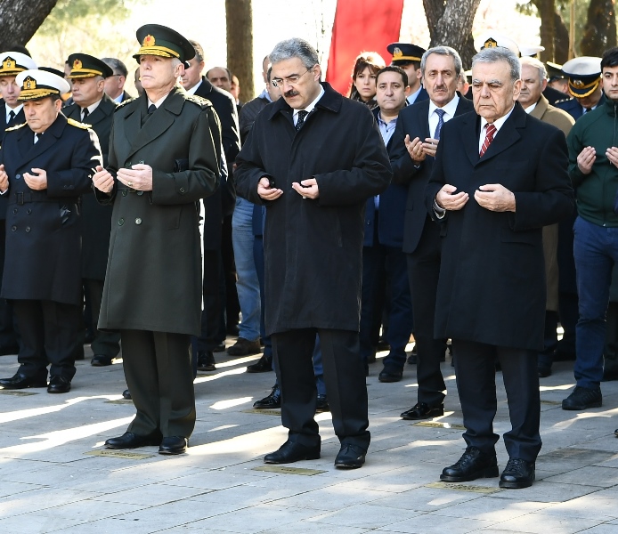 Minnetle, şükranla, rahmetle...