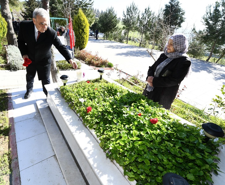 Minnetle, şükranla, rahmetle...