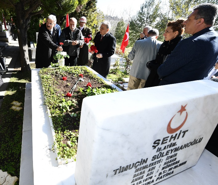 Minnetle, şükranla, rahmetle...