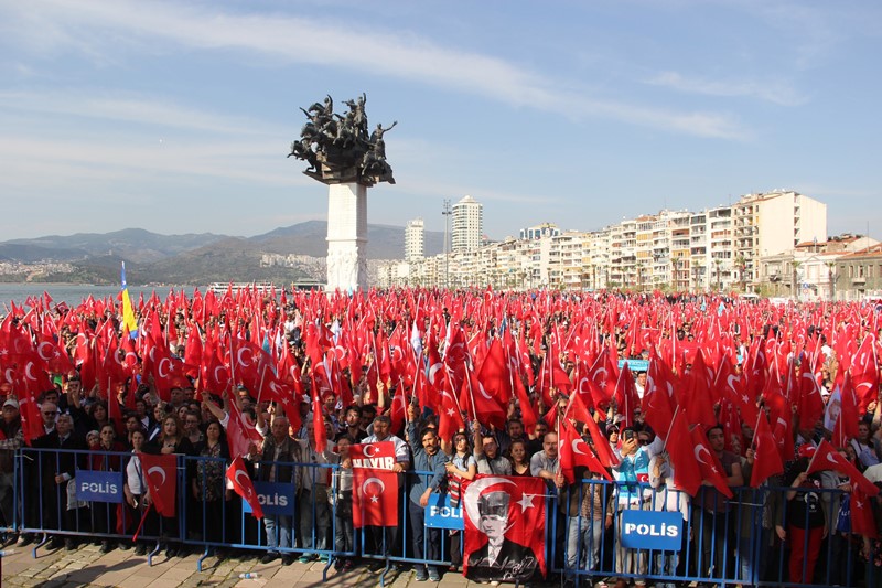 Meral Akşener İzmir'de halka seslendi