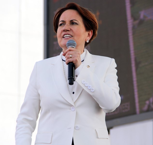 Meral Akşener İzmir'de halka seslendi