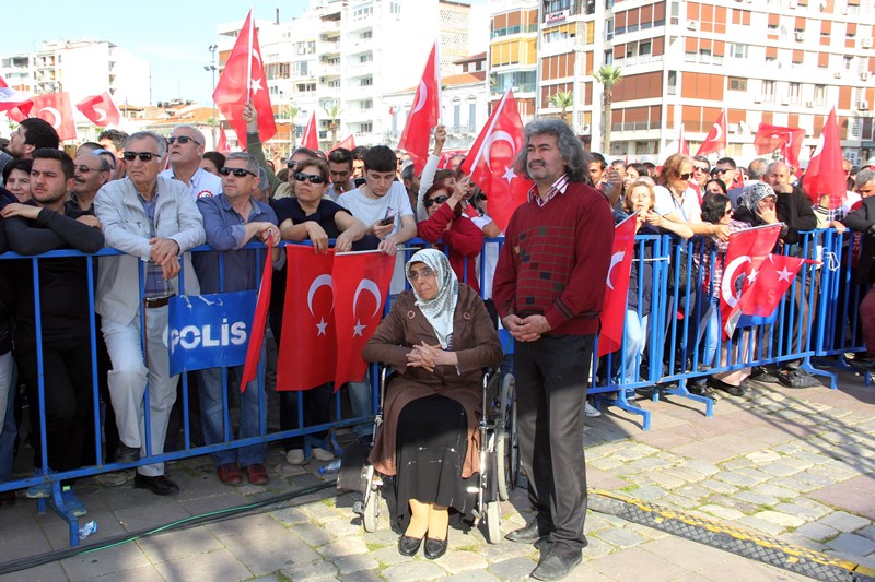 Meral Akşener İzmir'de halka seslendi