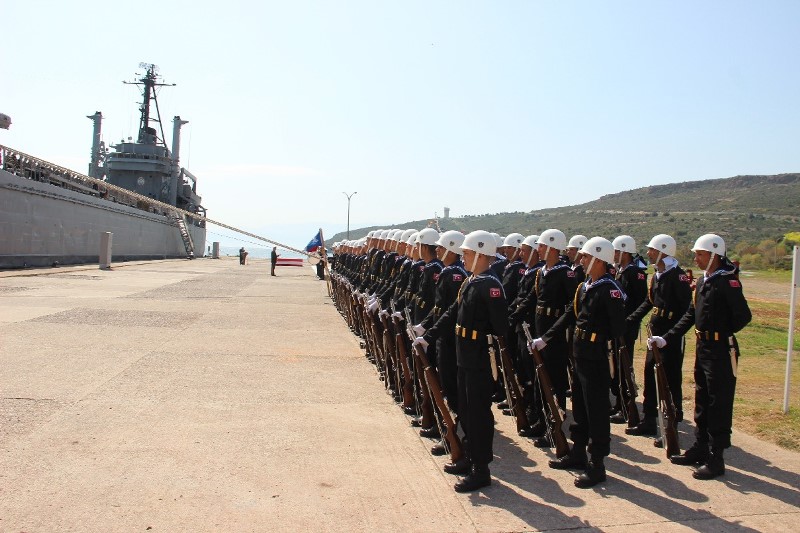 Foça'da TCG Ertuğrul Gemisine hüzünlü veda