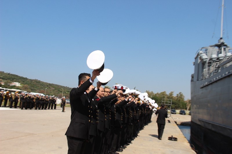 Foça'da TCG Ertuğrul Gemisine hüzünlü veda