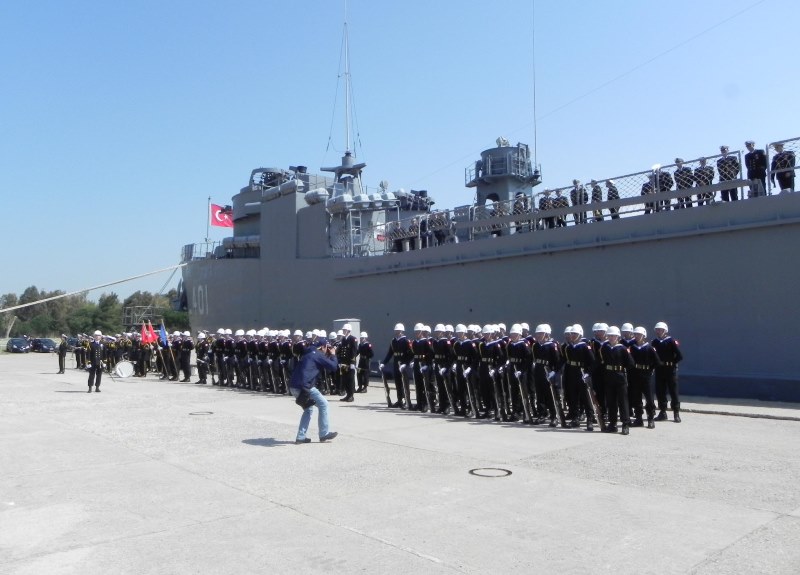 Foça'da TCG Ertuğrul Gemisine hüzünlü veda
