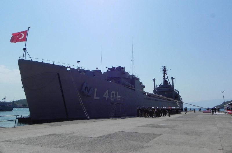 Foça'da TCG Ertuğrul Gemisine hüzünlü veda