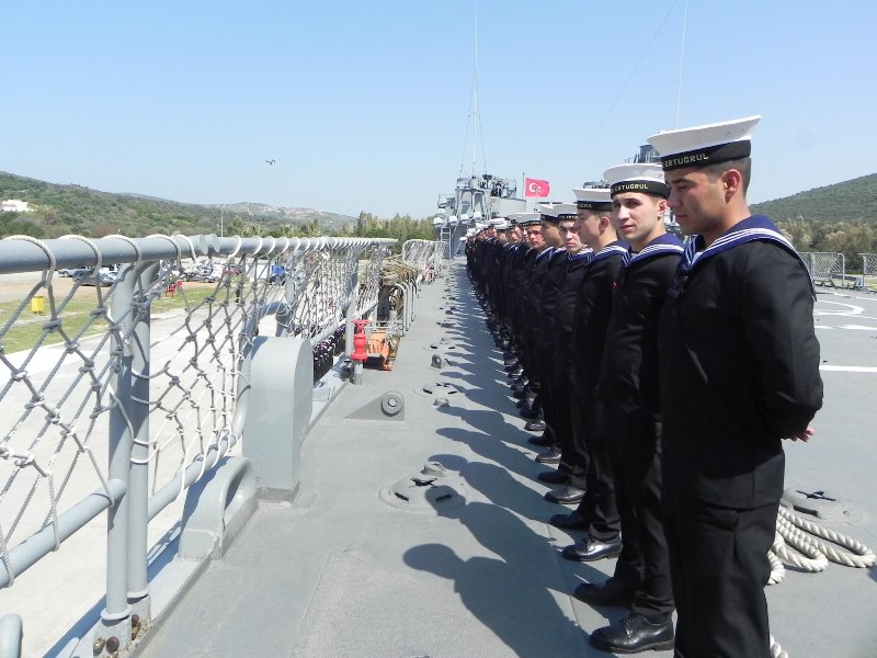 Foça'da TCG Ertuğrul Gemisine hüzünlü veda