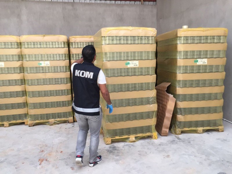İzmir'de ölüm deposuna baskın!