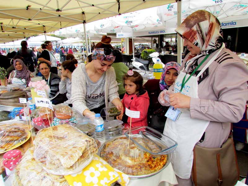 Alaçatı Ot Festivali renkli görüntülerle başladı
