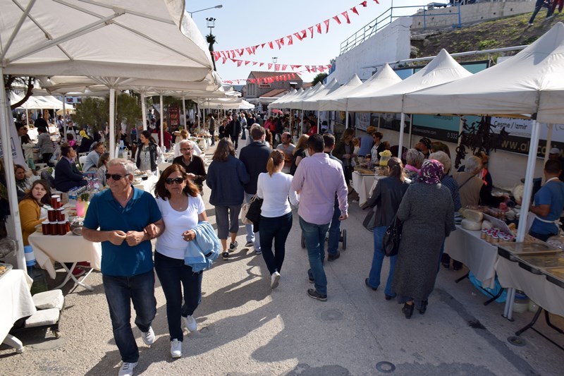 Alaçatı Ot Festivali renkli görüntülerle başladı