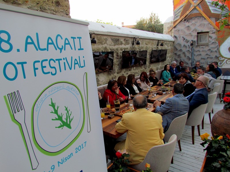 Alaçatı Ot Festivali renkli görüntülerle başladı