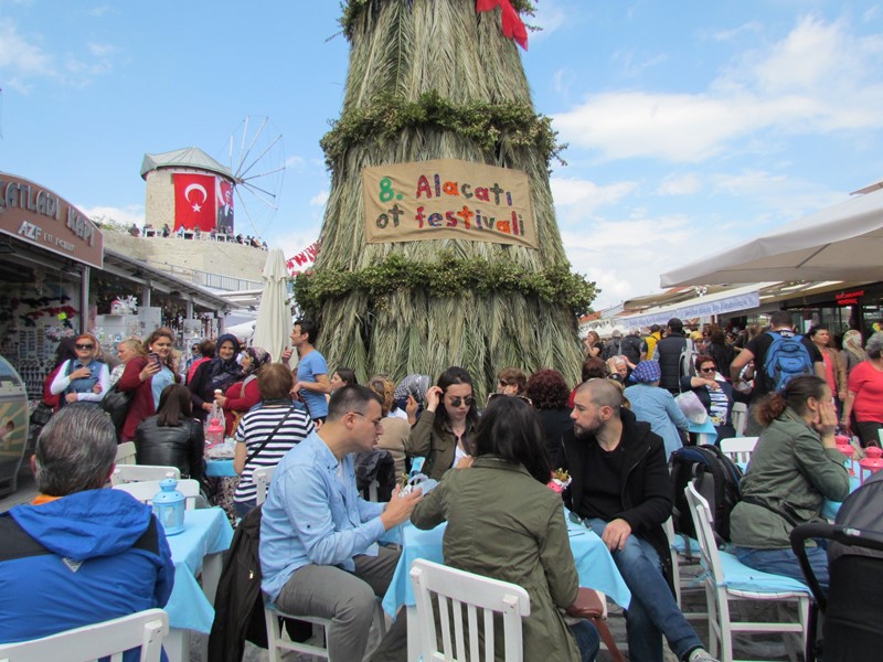 Alaçatı Ot Festivali'nde karnaval havası