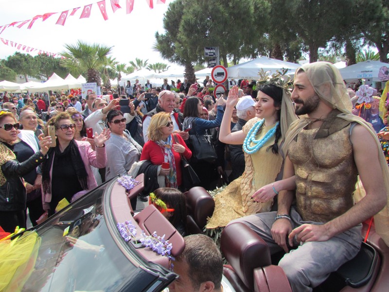 Alaçatı Ot Festivali'nde karnaval havası