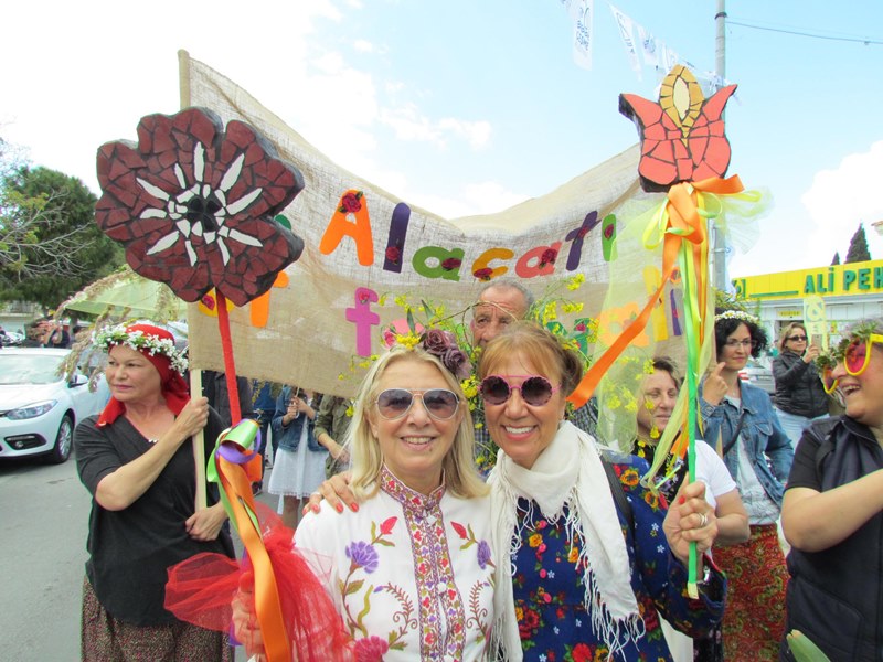 Alaçatı Ot Festivali'nde karnaval havası