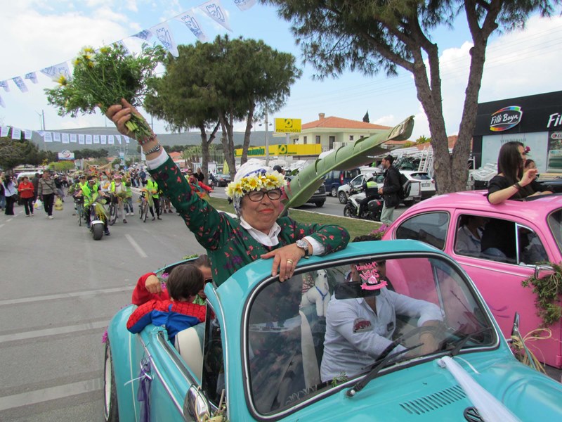 Alaçatı Ot Festivali'nde karnaval havası