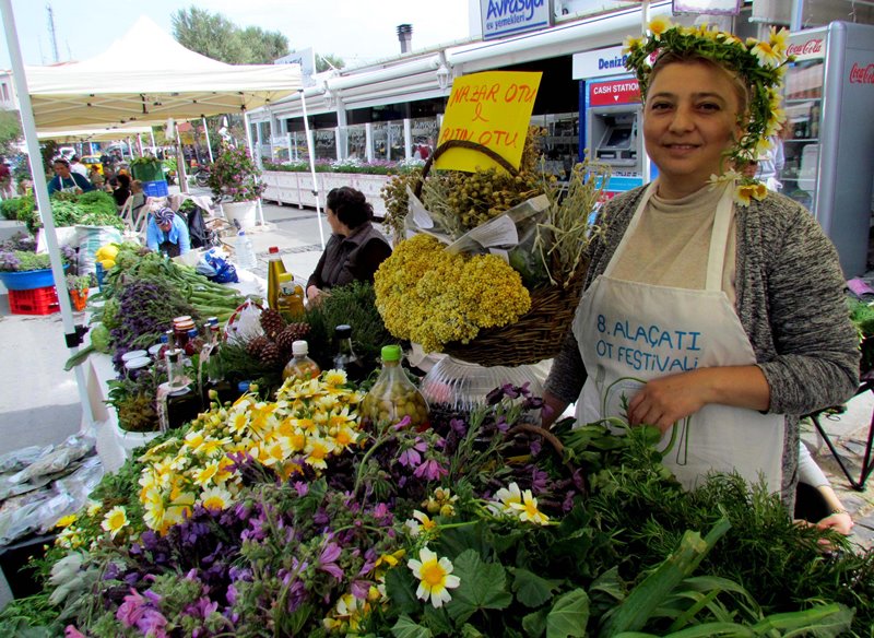 Alaçatı Ot Festivali renkli görüntülerle başladı