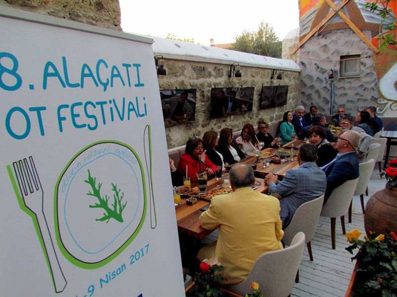 Alaçatı Ot Festivali renkli görüntülerle başladı
