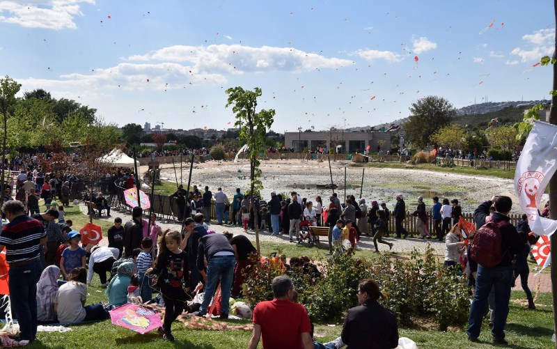 Bornova'daki uçurtma şenliğine yoğun ilgi