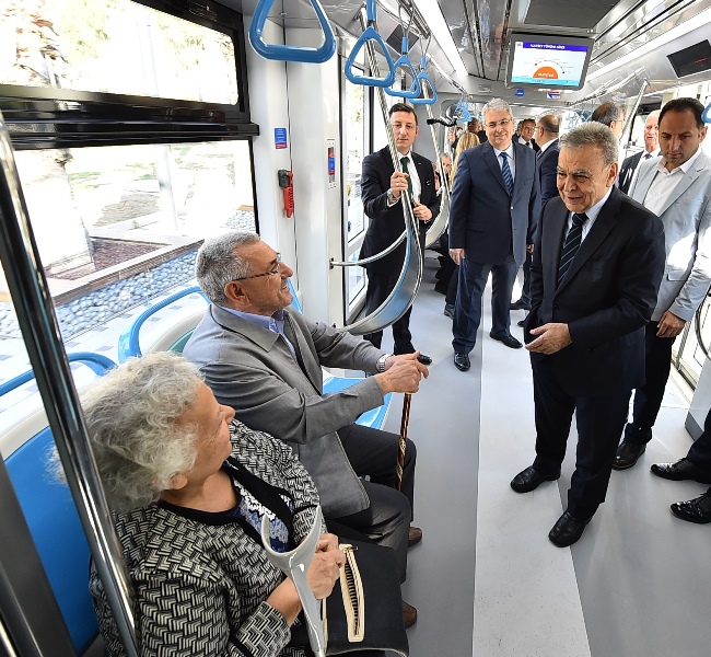 Karşıyaka’da “tramvaylı” günler başladı