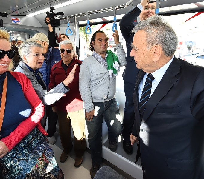 Karşıyaka’da “tramvaylı” günler başladı
