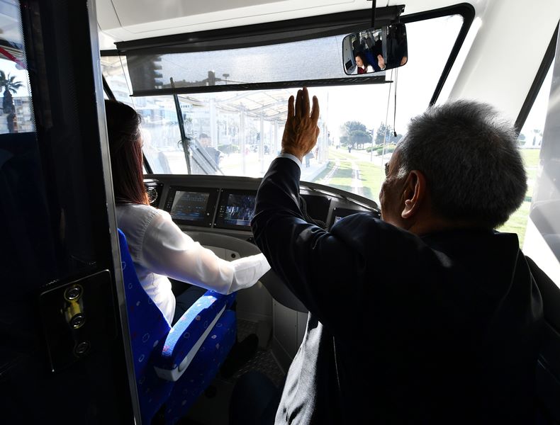 Karşıyaka’da “tramvaylı” günler başladı