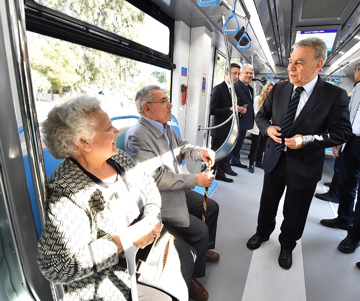 Karşıyaka’da “tramvaylı” günler başladı