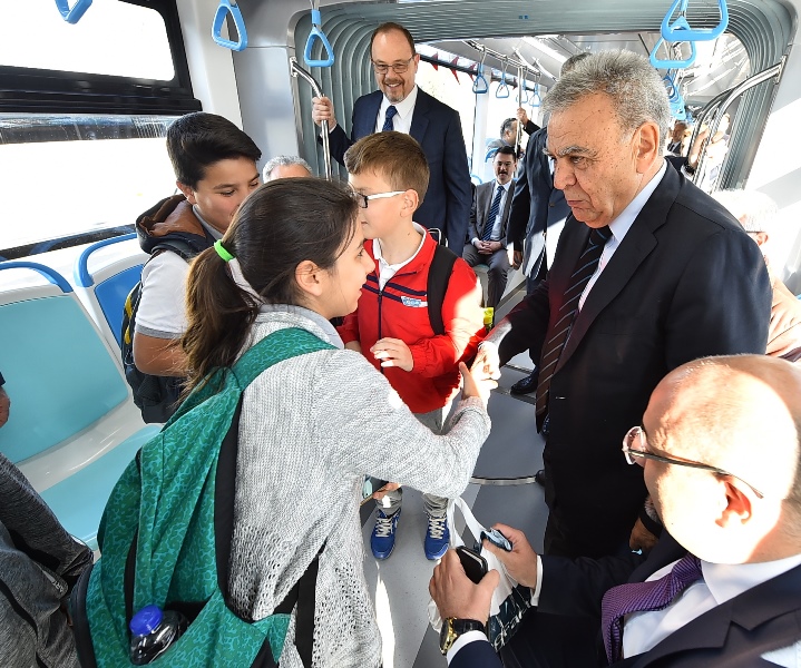 Karşıyaka’da “tramvaylı” günler başladı