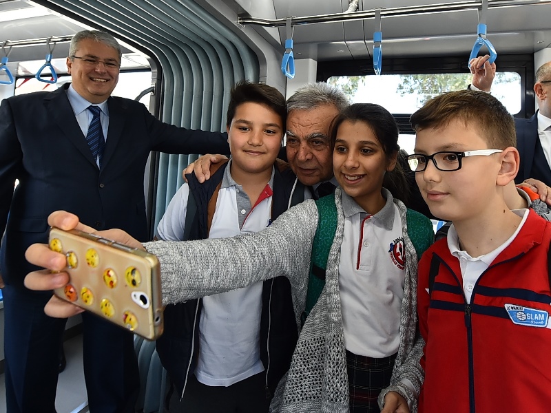 Karşıyaka’da “tramvaylı” günler başladı