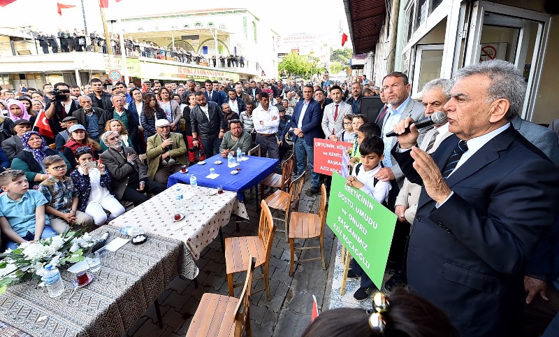 Kocaoğlu'na ilçe ziyaretlerinde sürpriz karşılama