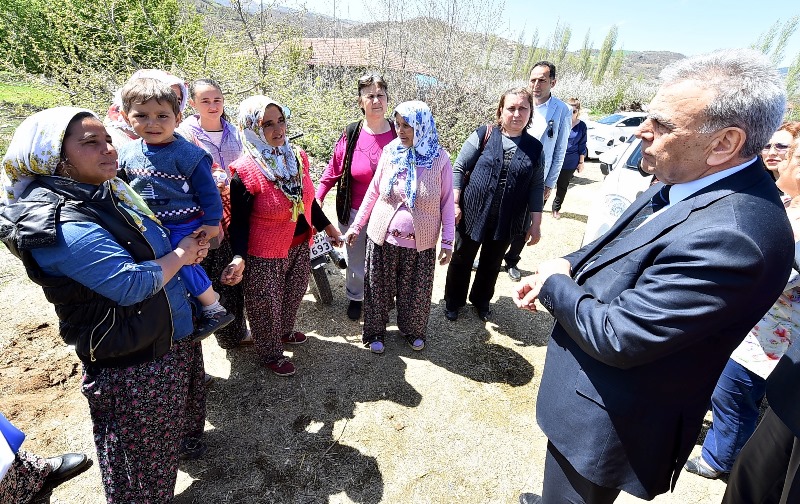 Kocaoğlu'na ilçe ziyaretlerinde sürpriz karşılama