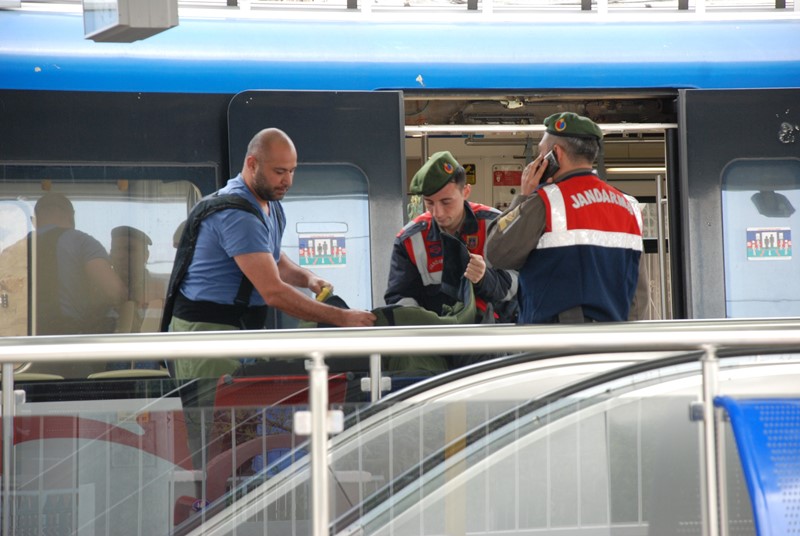 İZBAN'da bomba paniği